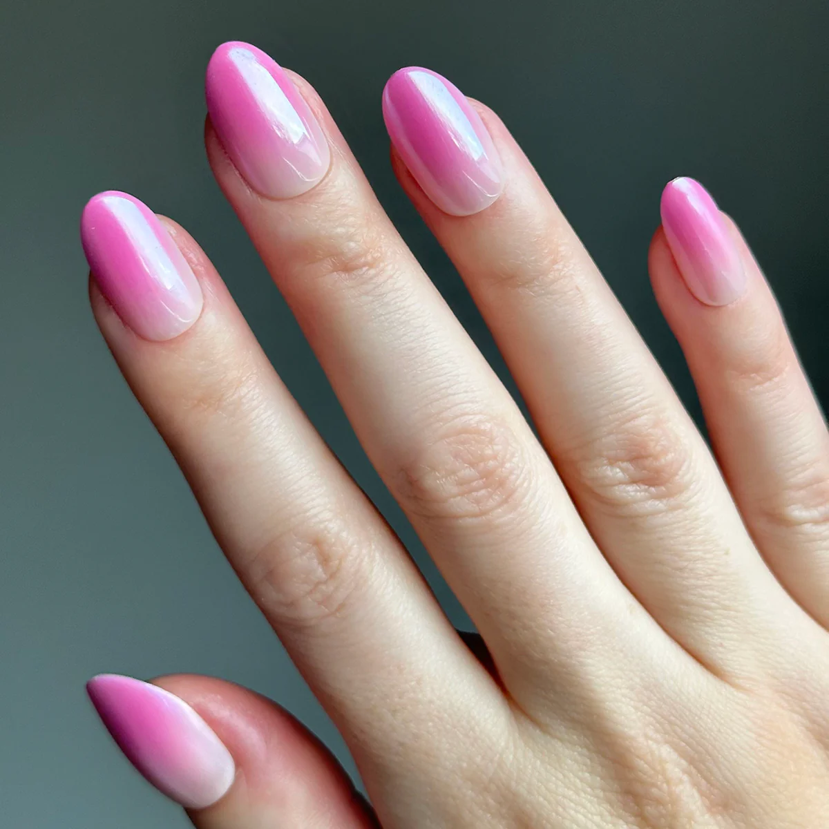Pink Chrome Gradient | Medium | Oval - Tab Press-On - Image 4
