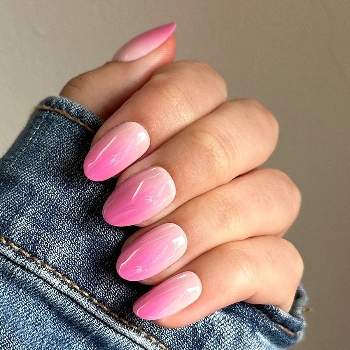 Pink Chrome Gradient | Medium | Oval - Tab Press-On - Image 5